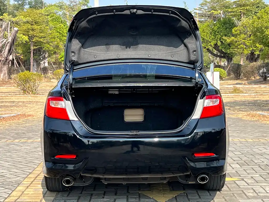 Toyota Camry 2013 — фото 18