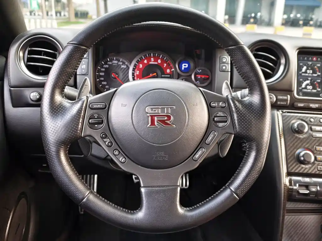 Nissan GT-R 2012 — фото 16