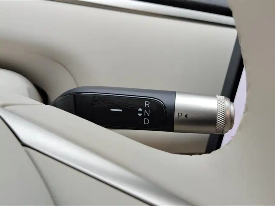 ONVO L90 2025 — фото 16
