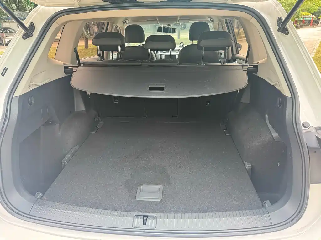 Volkswagen Tiguan L 2017 — фото 14