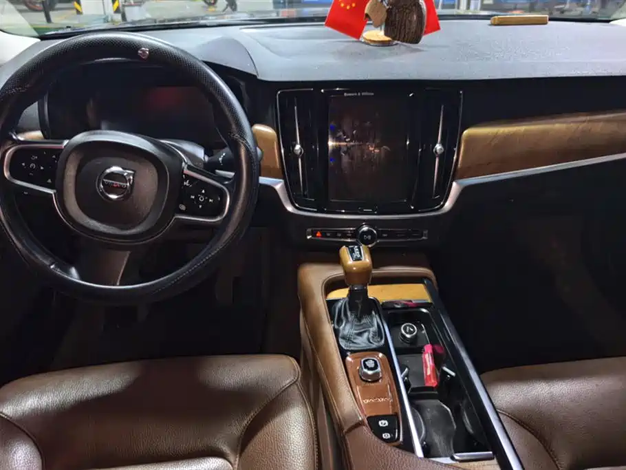 Volvo S90 2019 — фото 12