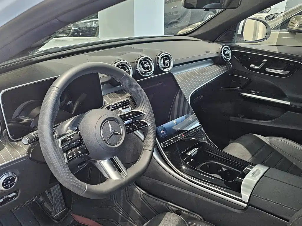 Mercedes-Benz C-Class 2025 — фото 9