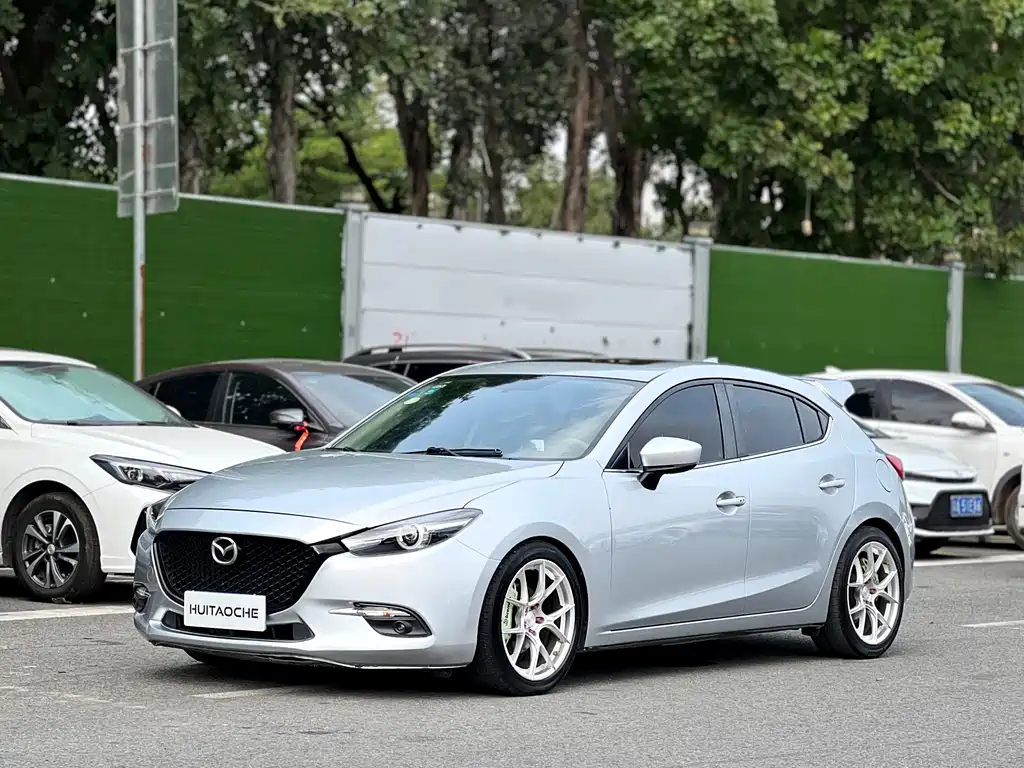 Mazda 3 Axela 2018 — фото 1