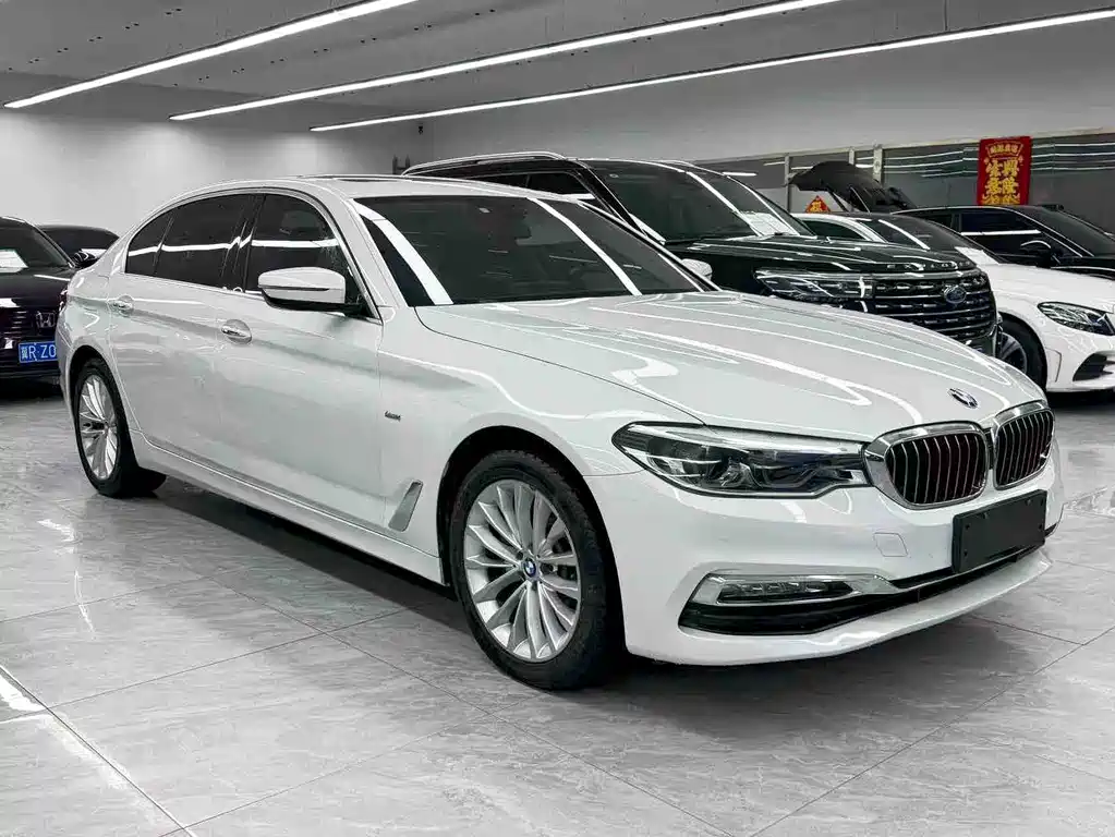 BMW 5 Series 2018 — фото 3