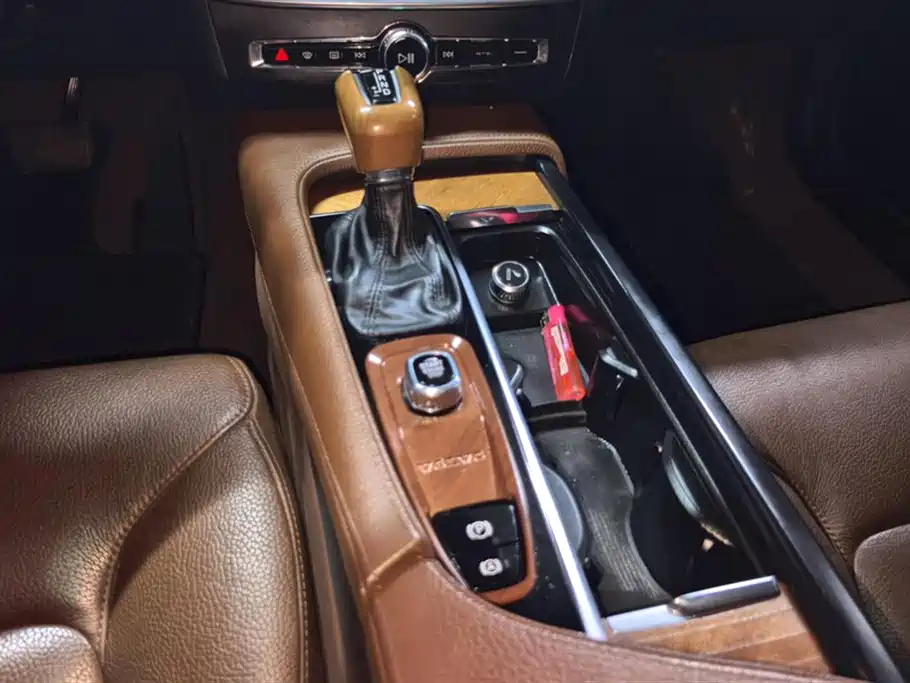 Volvo S90 2019 — фото 16
