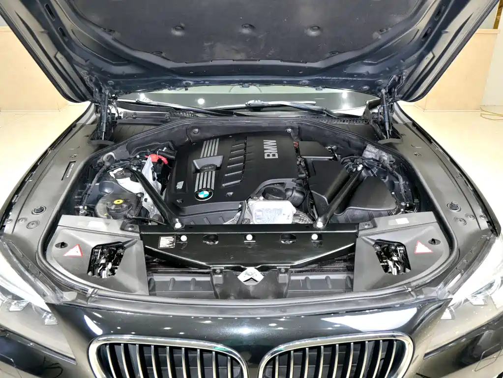 BMW 7 Series 2014 — фото 28