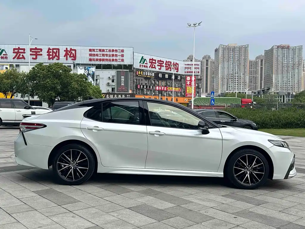 Toyota Camry 2021 — фото 6