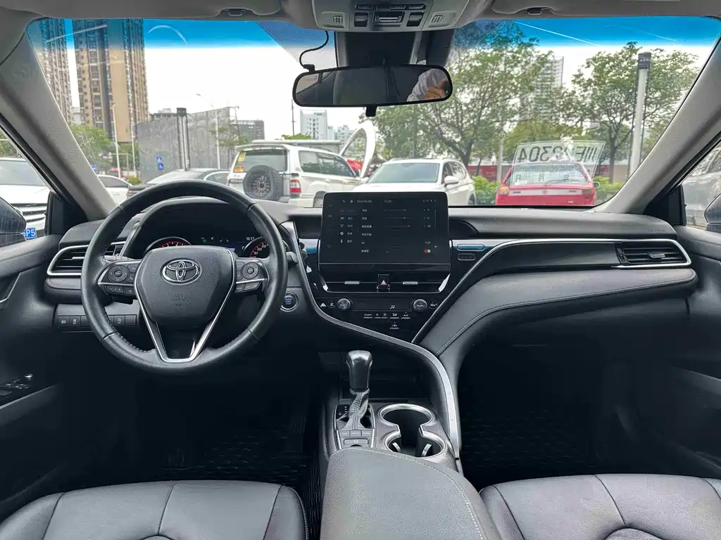 Toyota Camry 2021 — фото 18