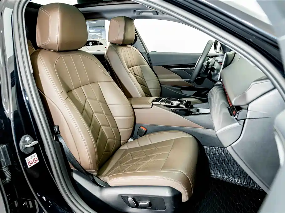 BMW 5 Series 2024 — фото 19