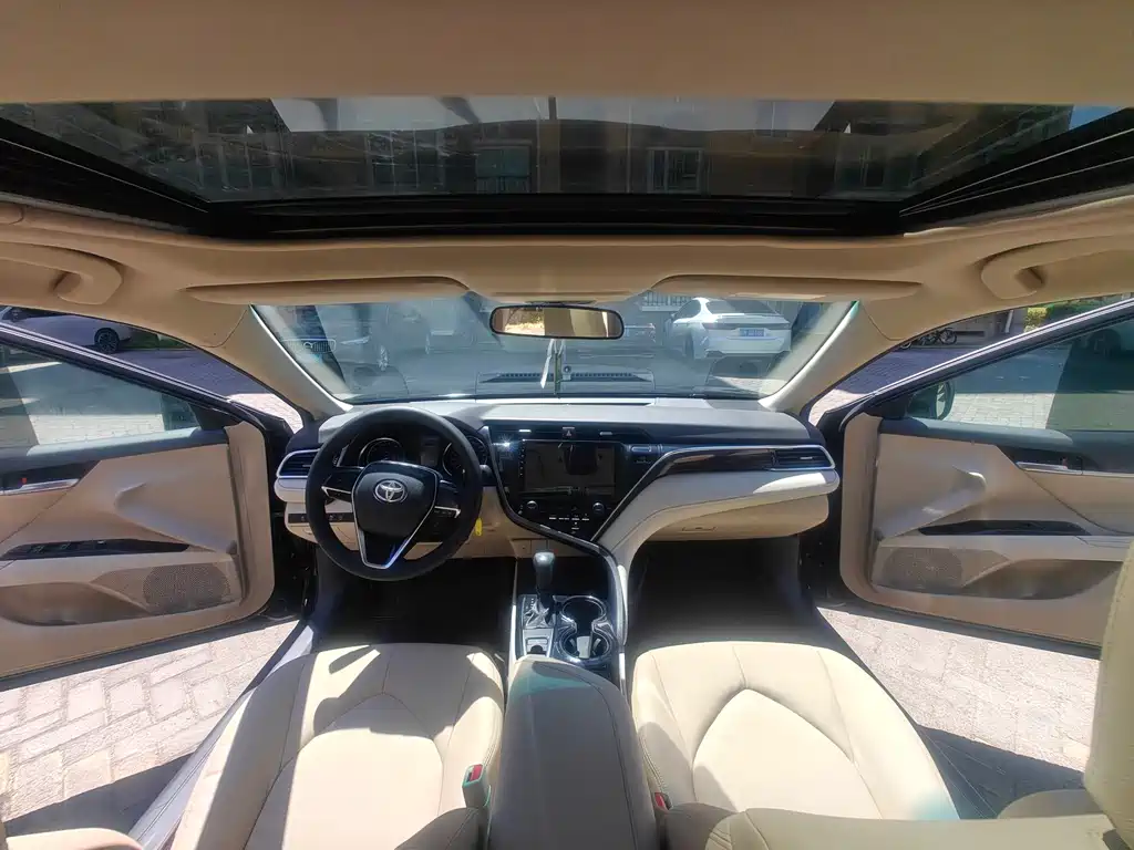 Toyota Camry 2020 — фото 10