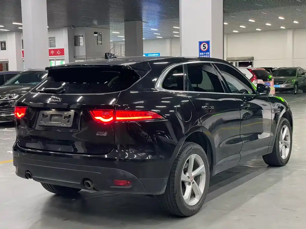 Jaguar F-PACE 2020 — фото 17