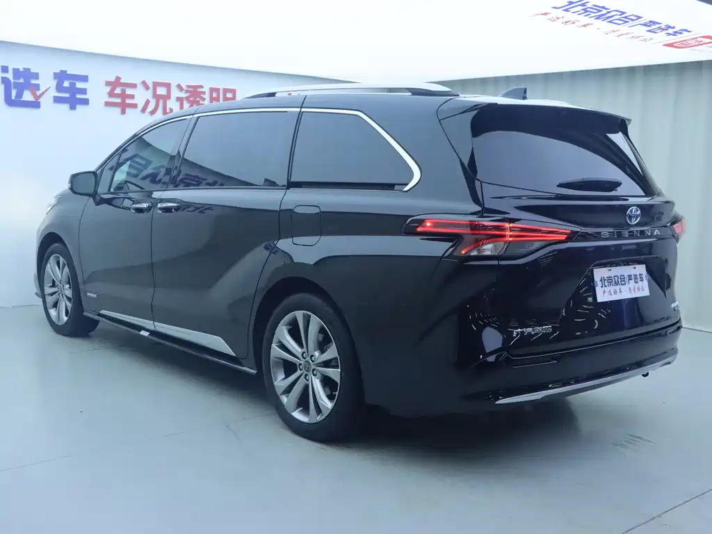 Toyota Sienna 2023 — фото 29