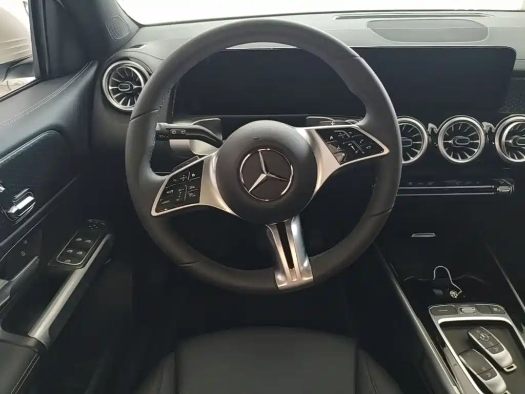 Mercedes-Benz GLB 2025 — фото 11