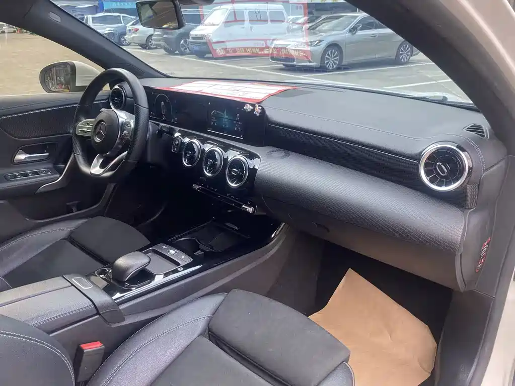 Mercedes-Benz A-Class 2019 — фото 10