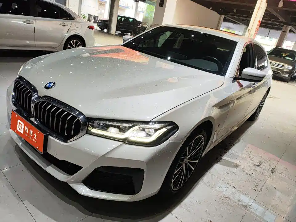 BMW 5 Series 2022 — фото 1