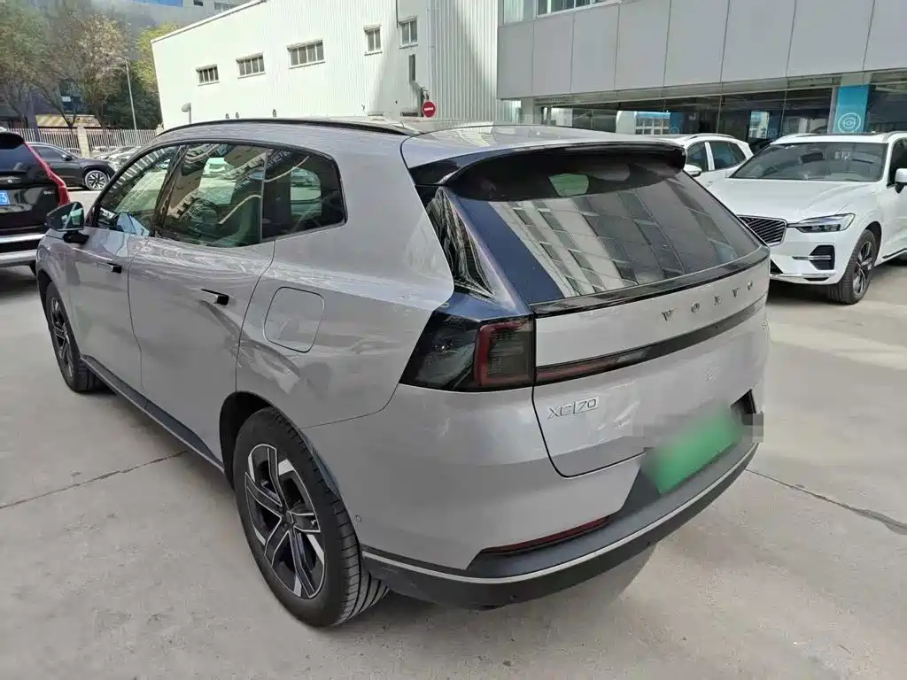 Volvo XC70 PHEV 2025