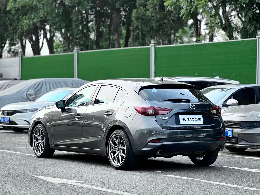 Mazda 3 Axela 2019 — фото 12