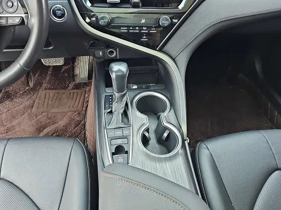 Toyota Camry 2022 — фото 16