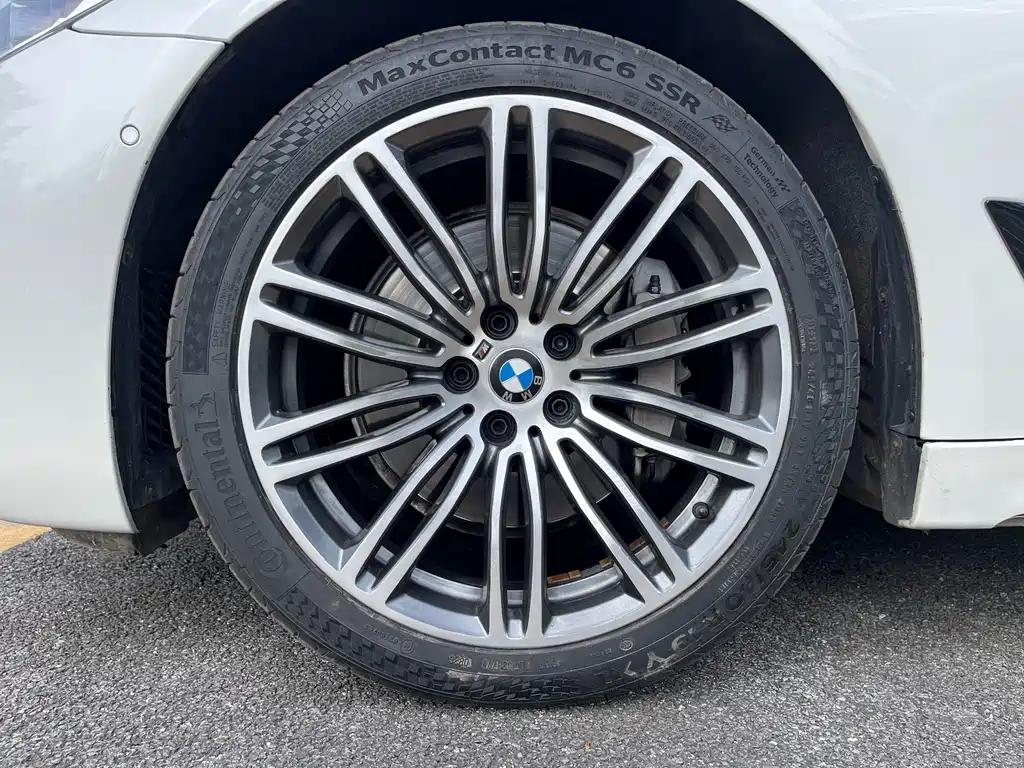 BMW 5 Series 2018 — фото 9