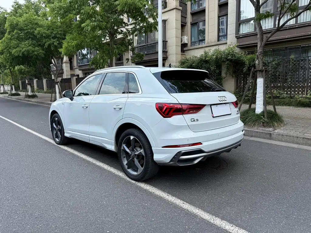 Audi Q3 2019 — фото 8