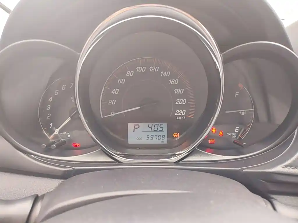 Toyota Yaris L 2020 — фото 12