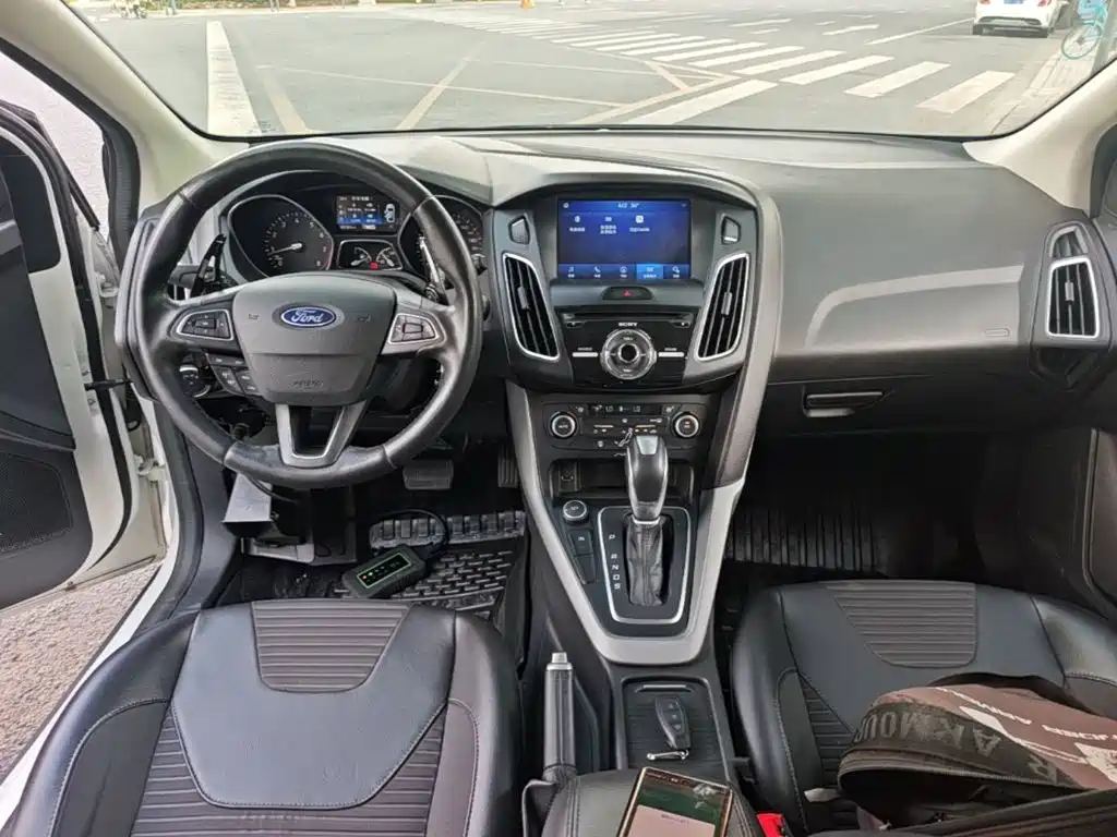 Ford Focus 2018 — фото 10