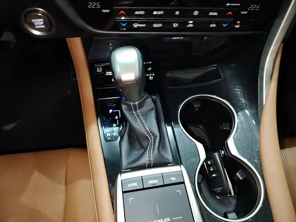 Lexus RX 2020 — фото 14
