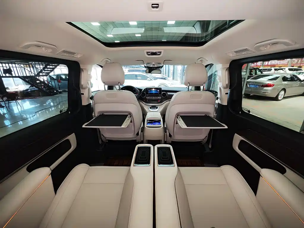 Mercedes-Benz V-Class 2023 — фото 8