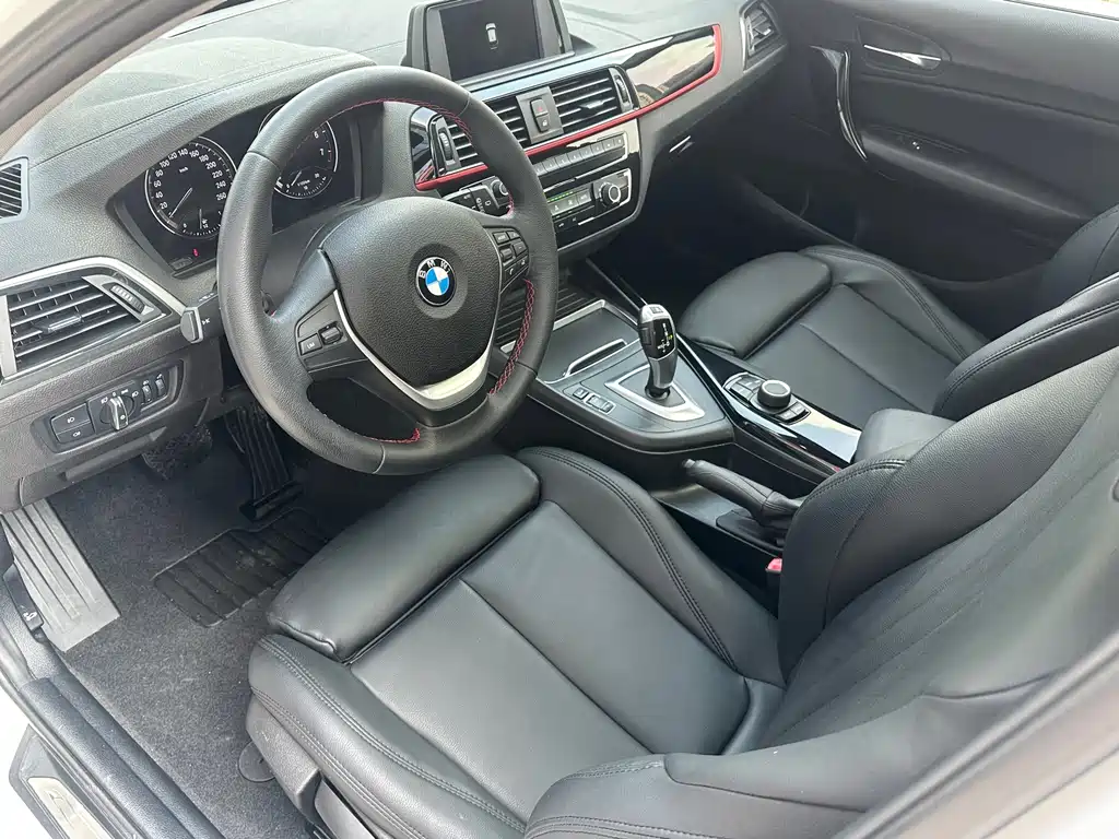 BMW 1 Series 2019 — фото 11