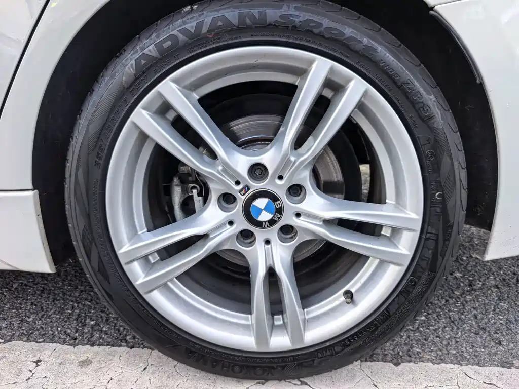 BMW 3 Series 2018 — фото 13