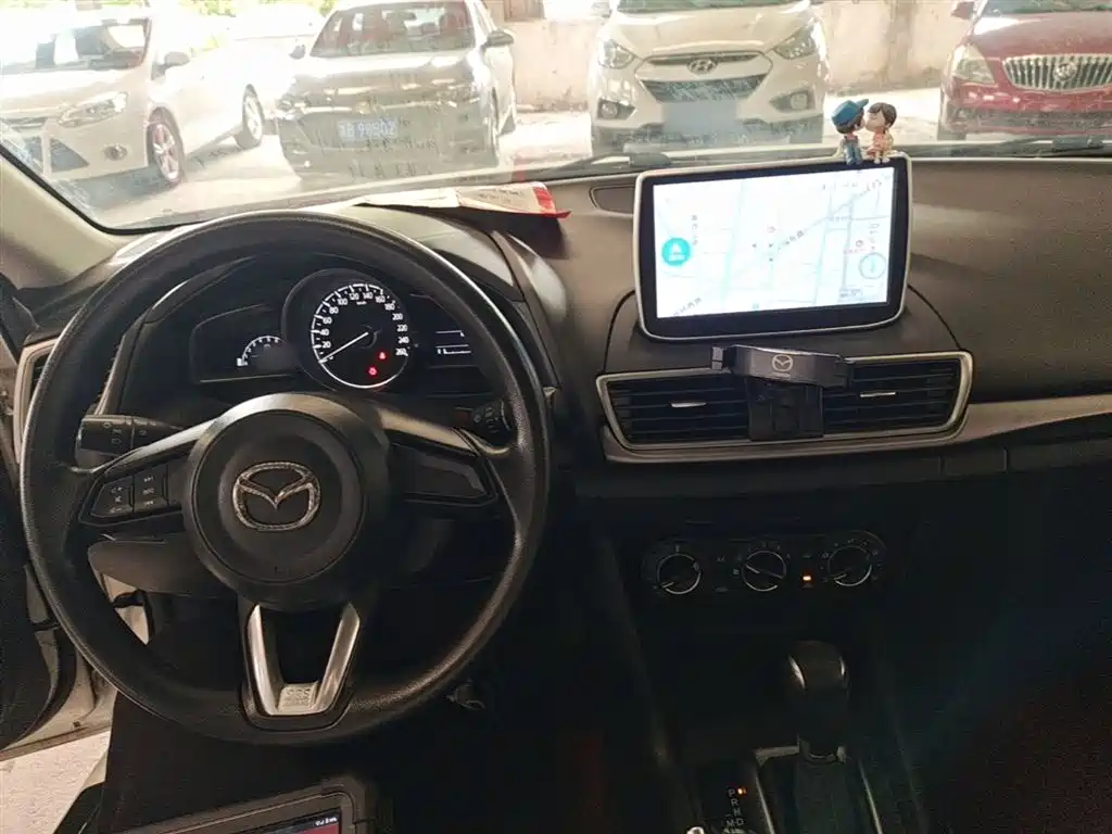 Mazda 3 Axela 2018 — фото 10
