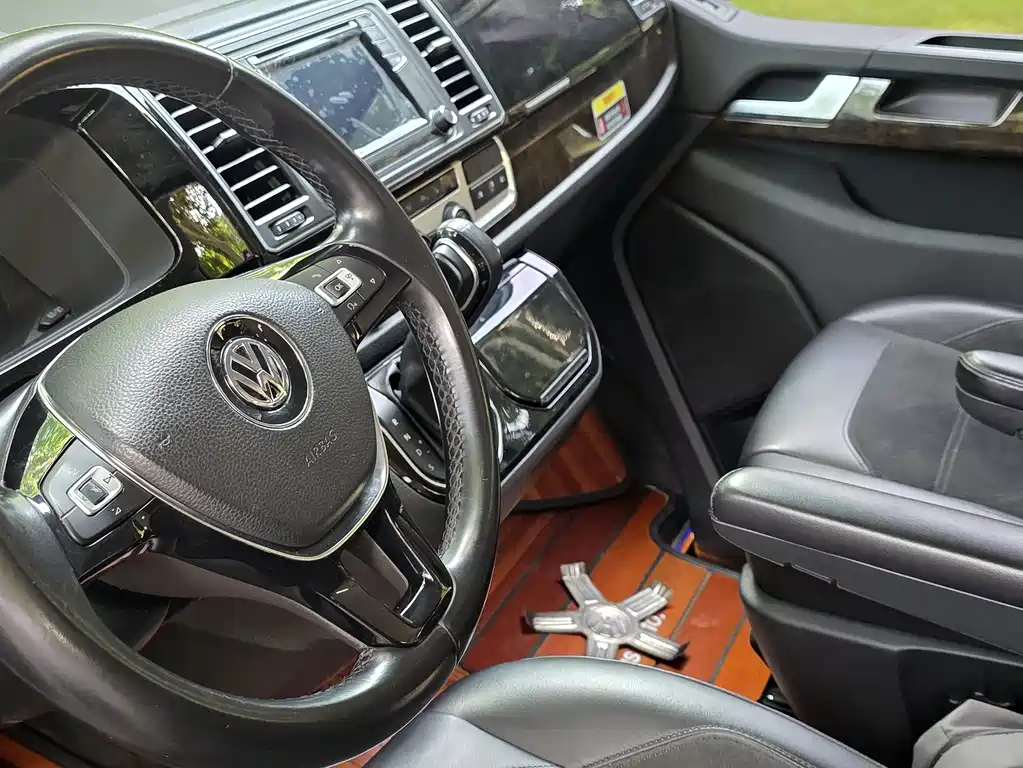 Volkswagen Multivan 2019 — фото 13
