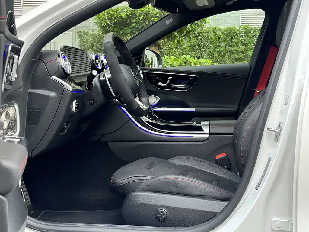 Mercedes-Benz C-Class AMG 2025 — фото 11