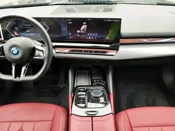 BMW i5 2025