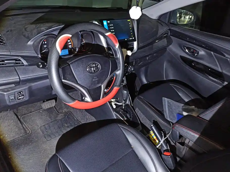 Toyota Yaris L 2020 — фото 12