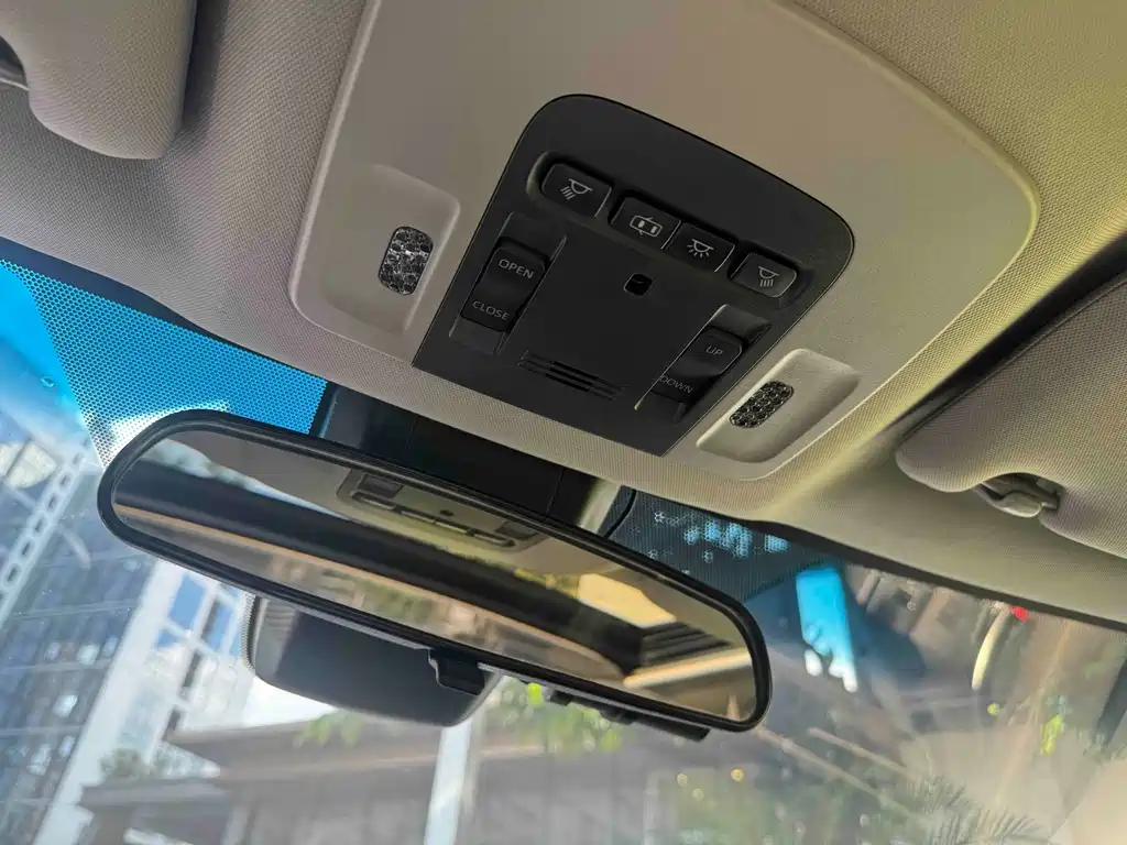 Toyota Camry 2018 — фото 15