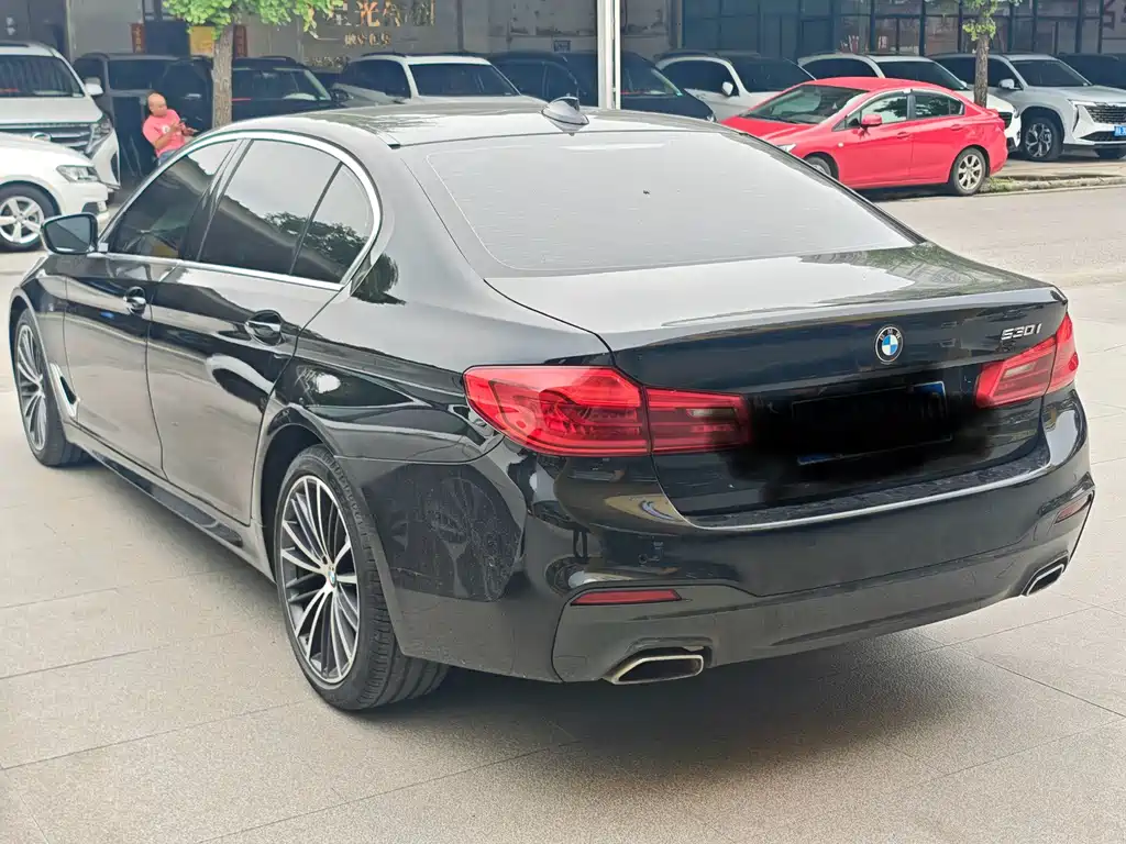 BMW 5 Series 2019 — фото 8