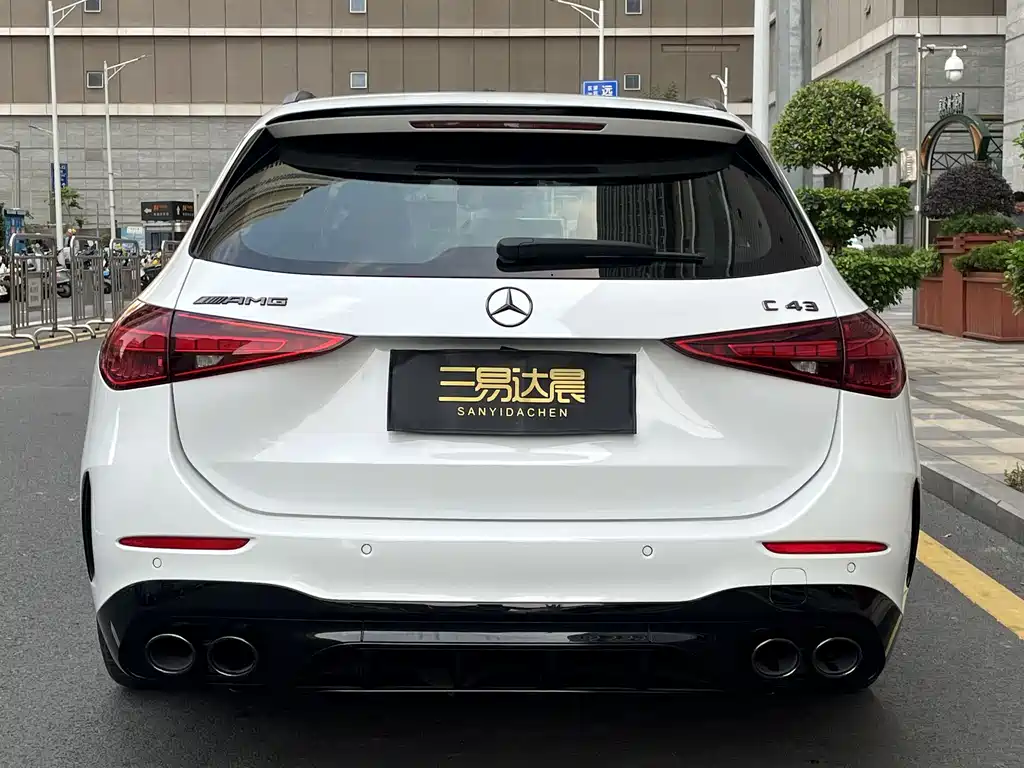 Mercedes-Benz C-Class AMG 2025 — фото 5