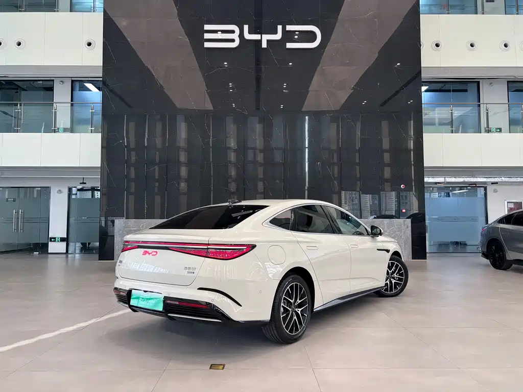 BYD Seal 07 DM-i 2025 — фото 17