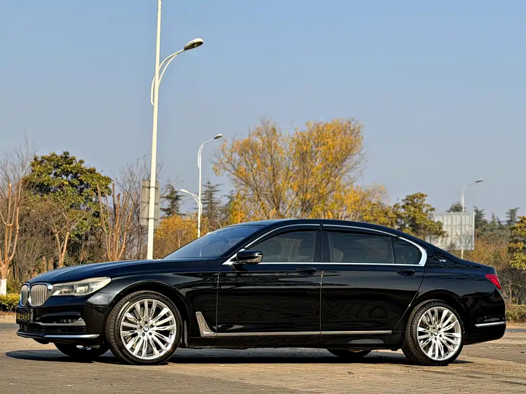 BMW 7 Series 2017 — фото 18