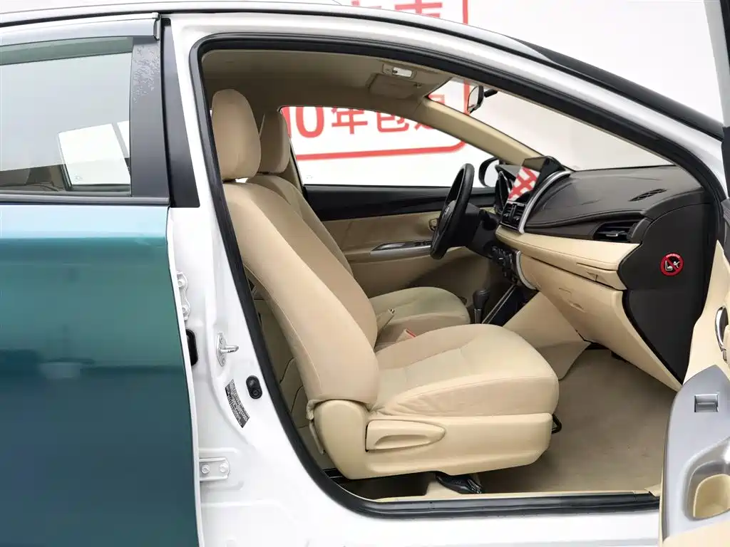 Toyota Yaris L 2015 — фото 23