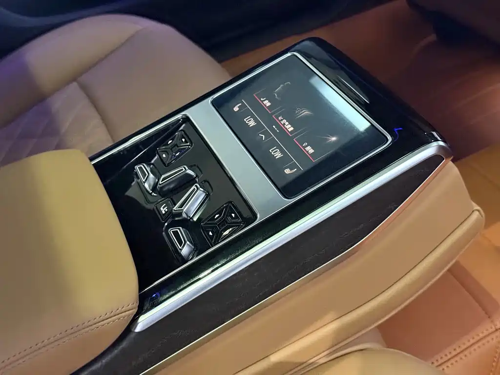 Audi A8 2024 — фото 11