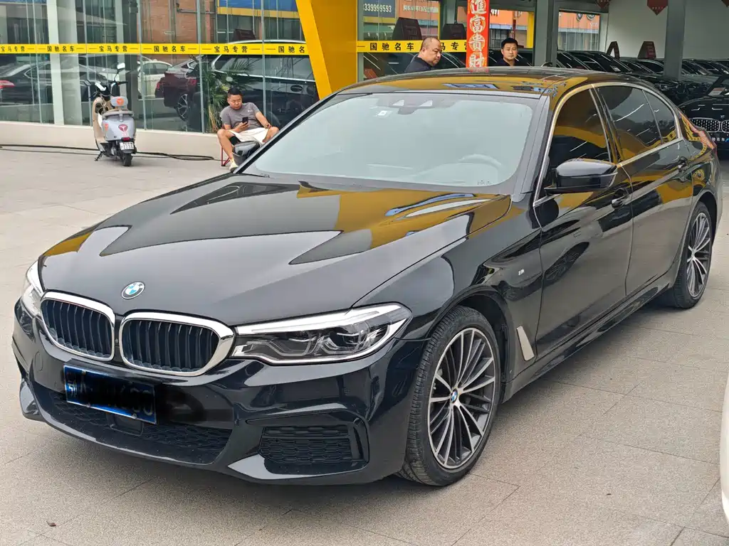 BMW 5 Series 2019 — фото 1