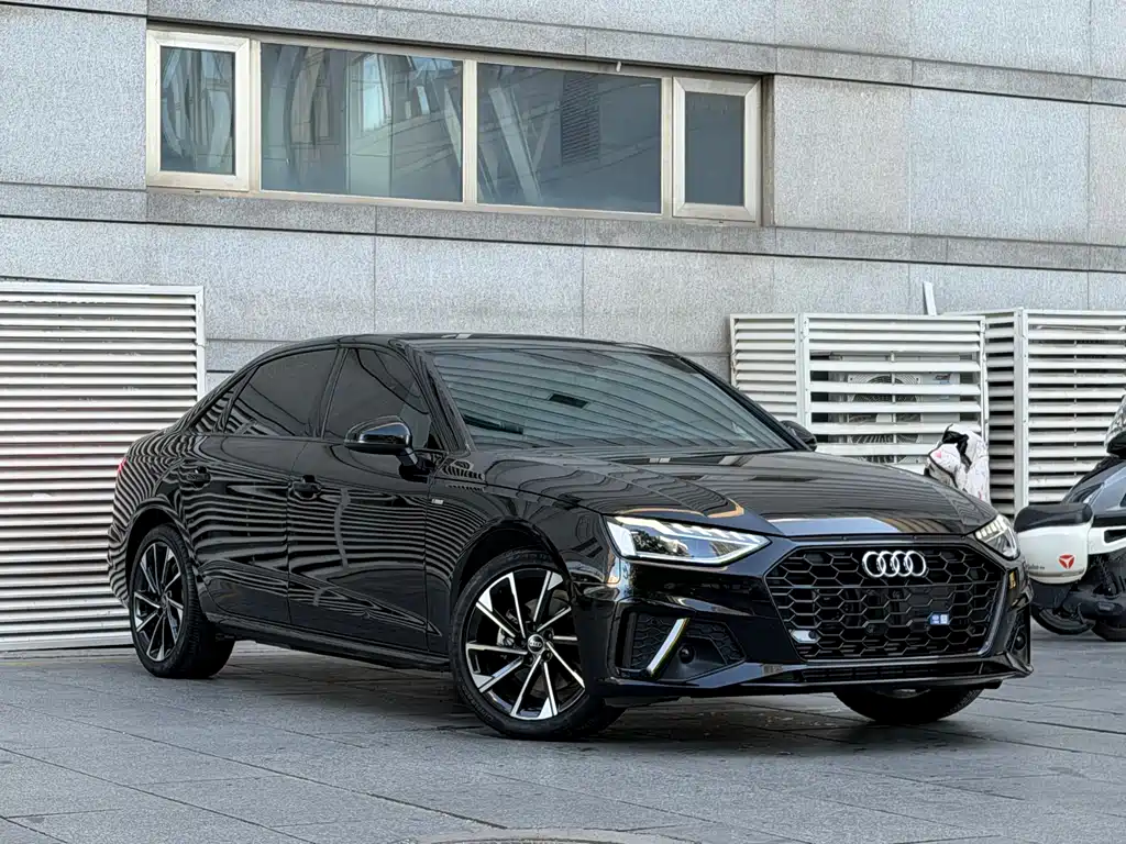 Audi A4L 2023 — фото 1