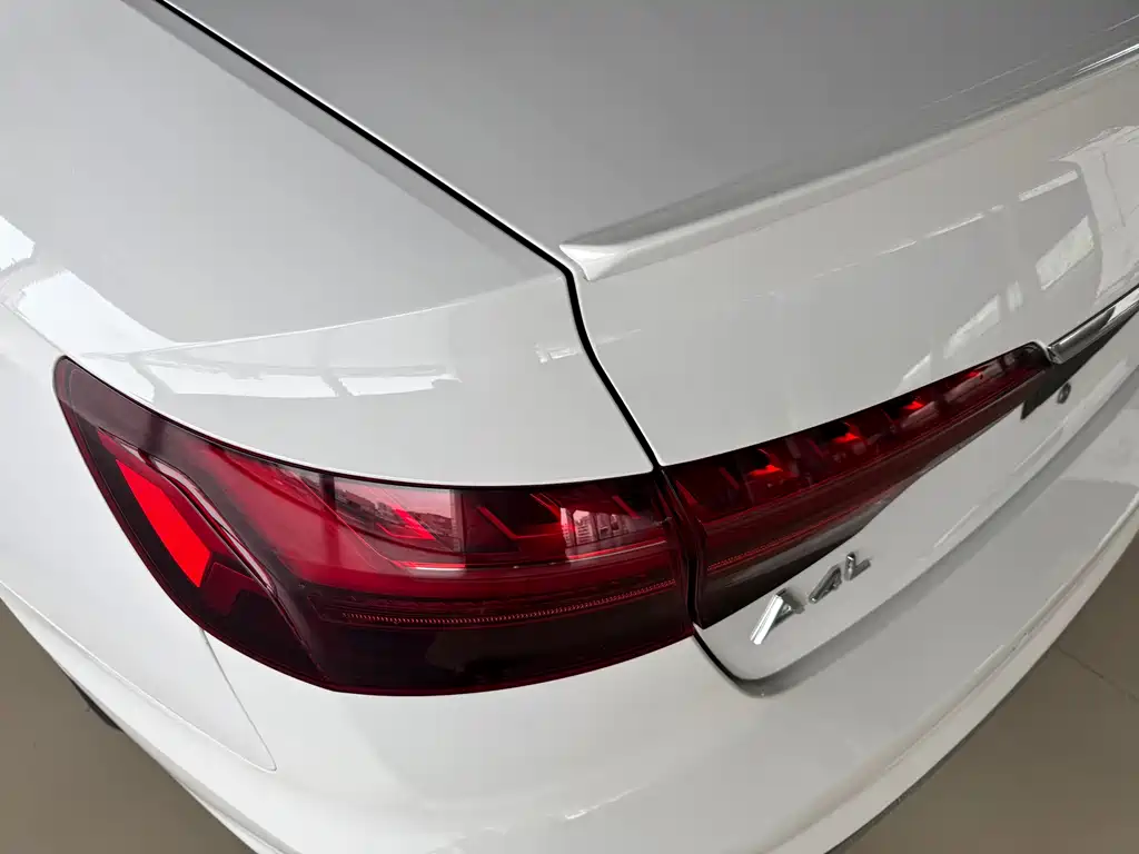 Audi A4L 2020 — фото 17