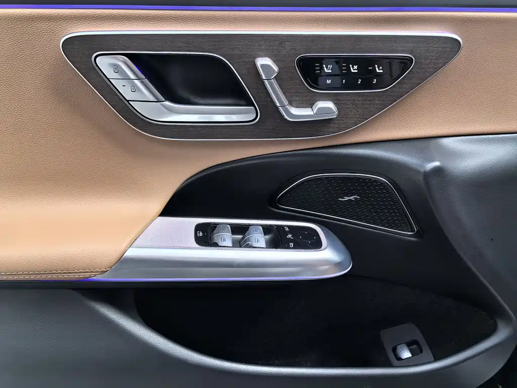 Mercedes-Benz E-Class 2024 — фото 8