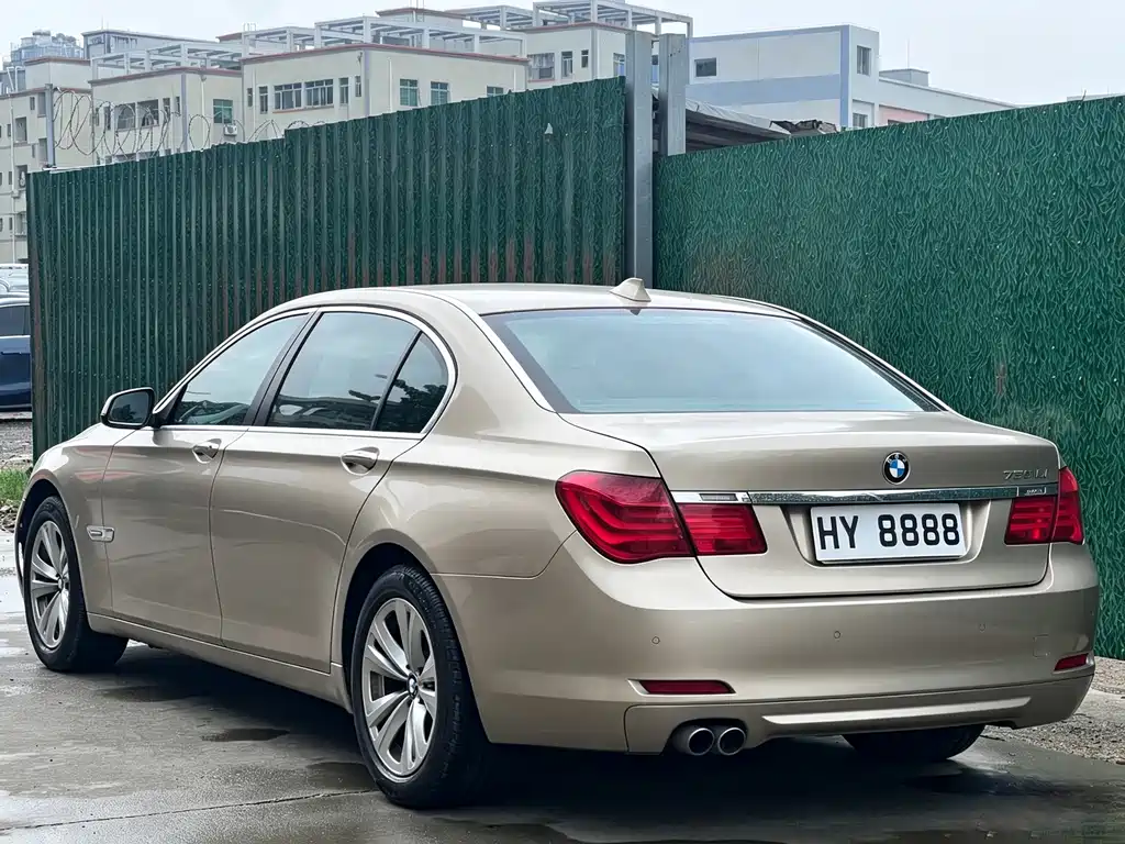 BMW 7 Series 2012 — фото 18