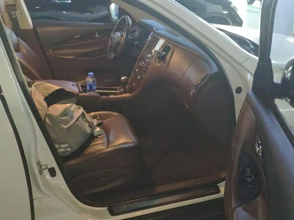 Infiniti QX50 2015 — фото 25