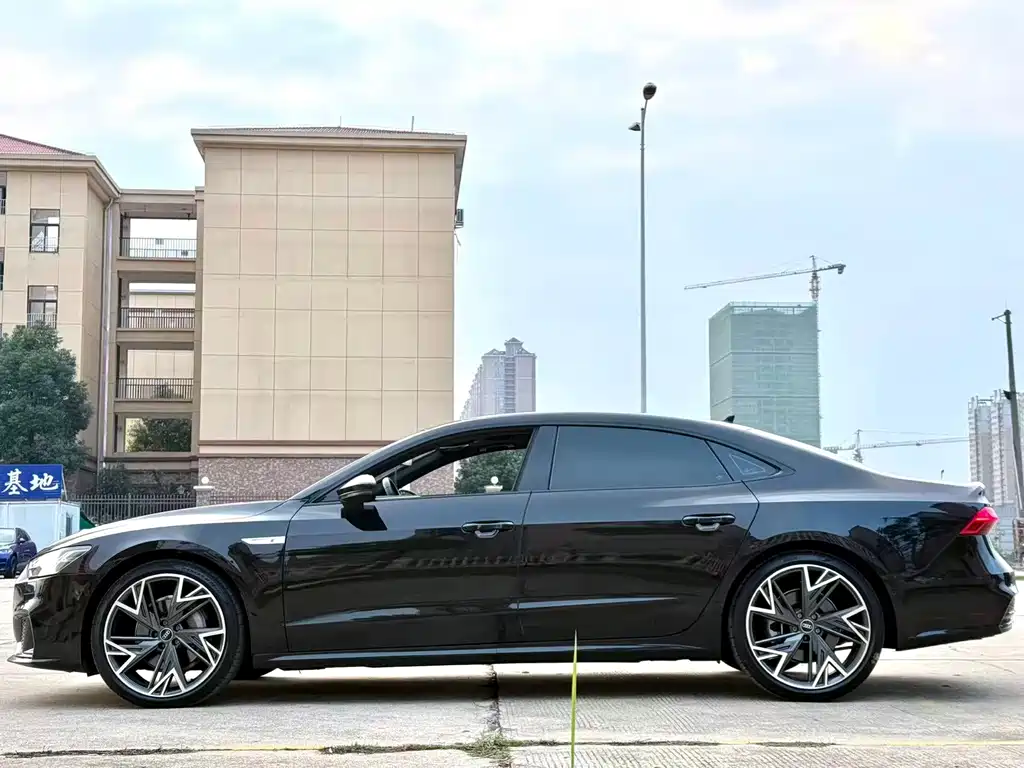 Audi A7L 2023 — фото 12