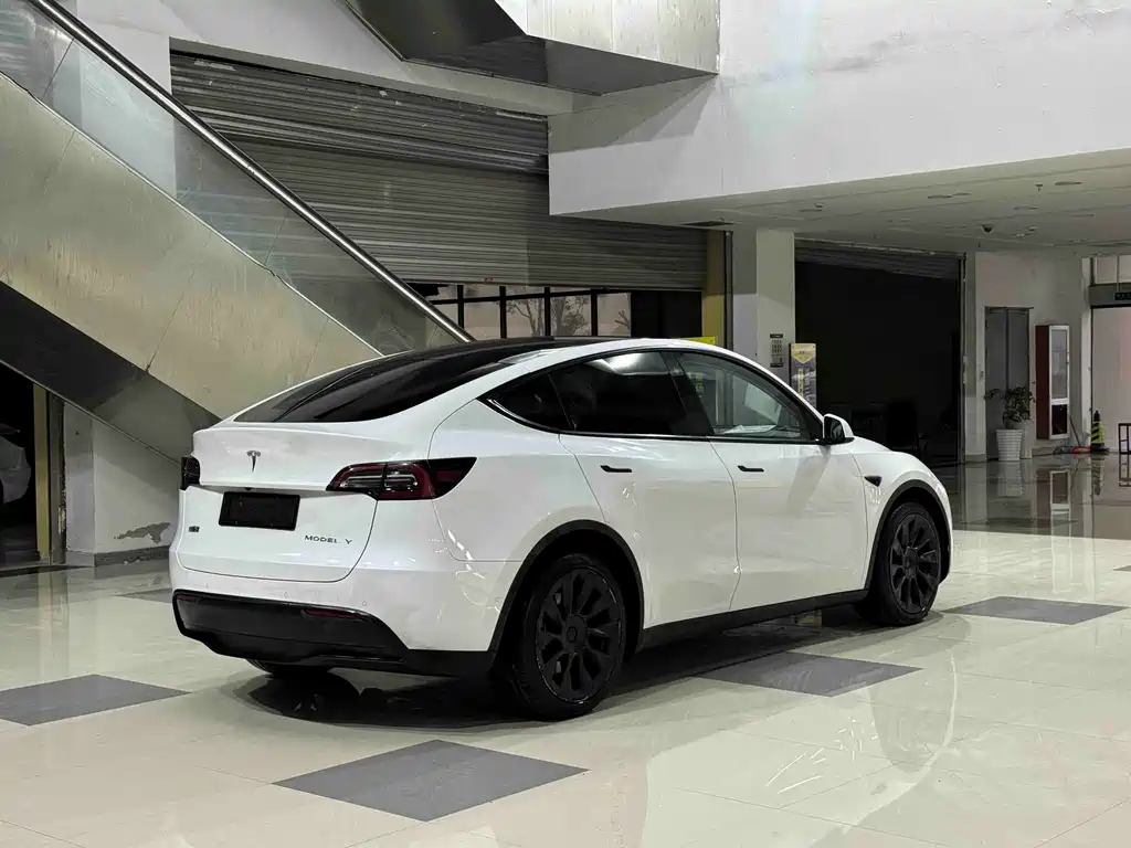 Tesla Model Y 2022 — фото 10